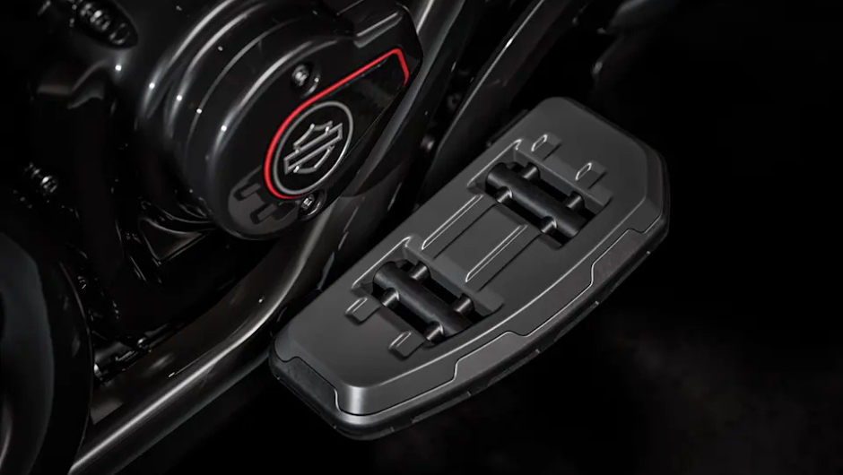 CVO™ Road Glide™ ST 2025